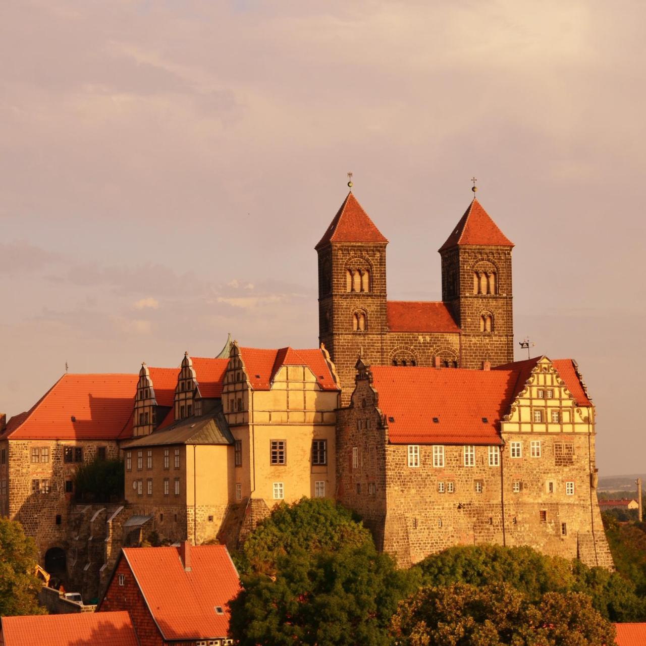 Hotel Domschatz Кведлінбург Екстер'єр фото